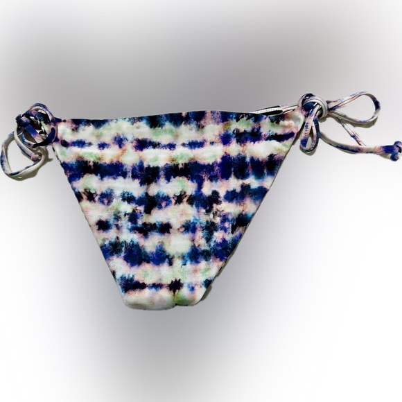 Splendid Swimsuit Bottoms NWOT
Size M - Picture 2 of 4